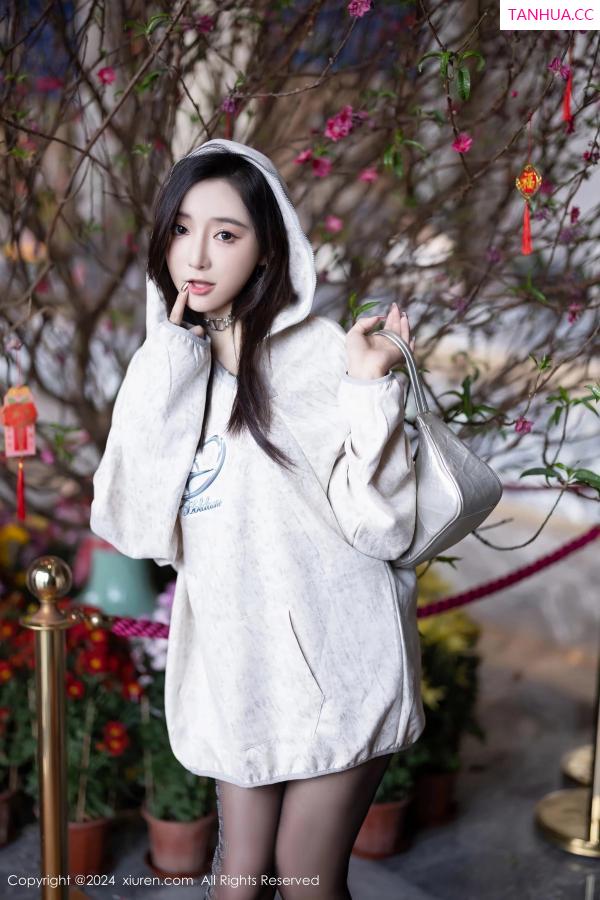 王馨瑶  [XiuRen]高清写真图 2024.02.23 No.8135 王馨瑶yanni 美腿黑丝第16张图片